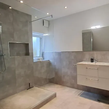 Moderne Dg-wohnung Mit Flair In Guter Lage