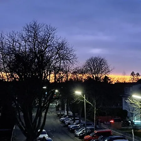 Moderne Dg-wohnung Mit Flair In Guter Lage 아파트