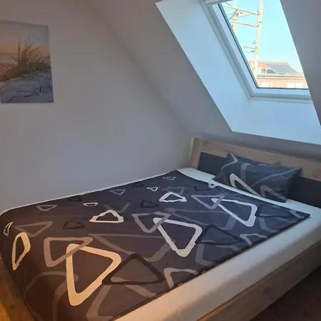 شقة Moderne Dg-wohnung Mit Flair In Guter Lage