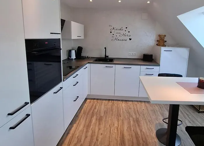 شقة Moderne Dg-wohnung Mit Flair In Guter Lage *